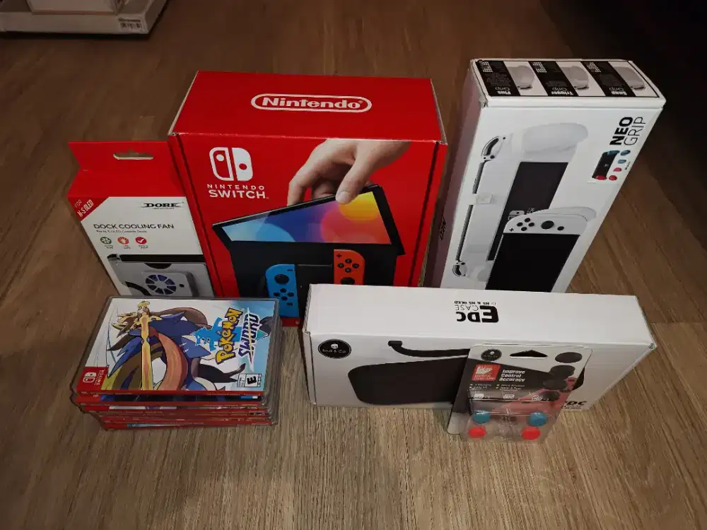 Nintendo Switch OLED + Aksesoris + Games