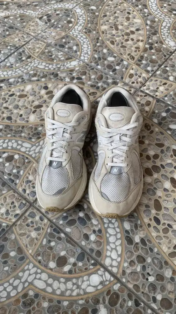 New balance 2002R white ivory beige