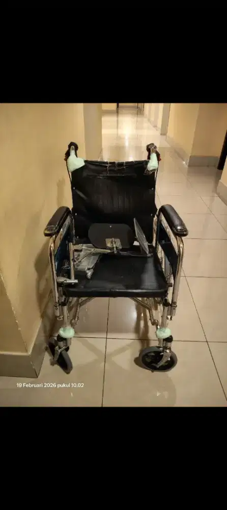 Kursi roda orang masih bagus