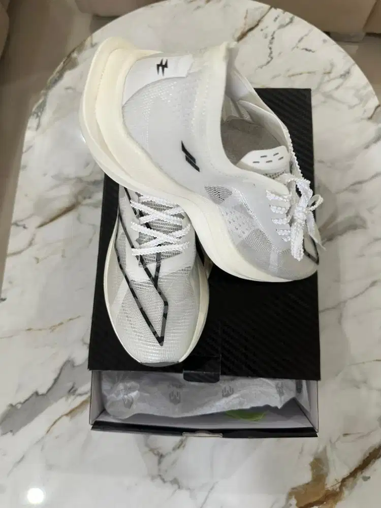 Sepatu Lari Mills Encharge M1