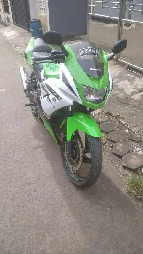 Kawasaki ninja zx 150 RR cbr anniversary edition 2014 Full original