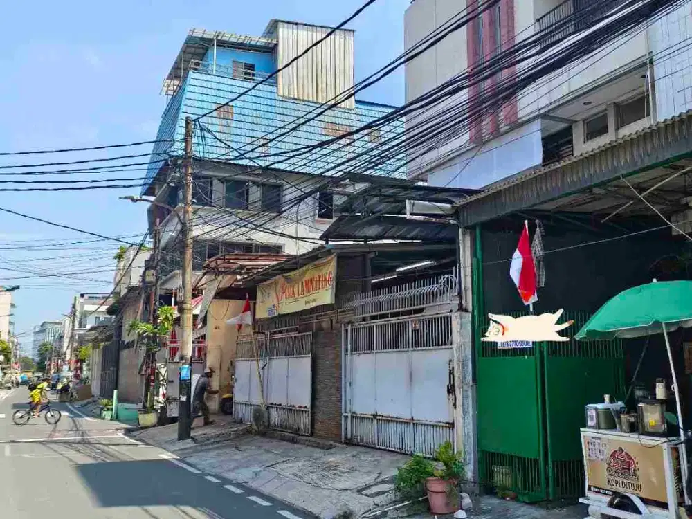Jual Cepat Ruko hanya 2 M-an cocok untuk tempat tinggal sekaligus usaha di pinggr jalan raya Kepu Kemayoran Jakarta Pusat
