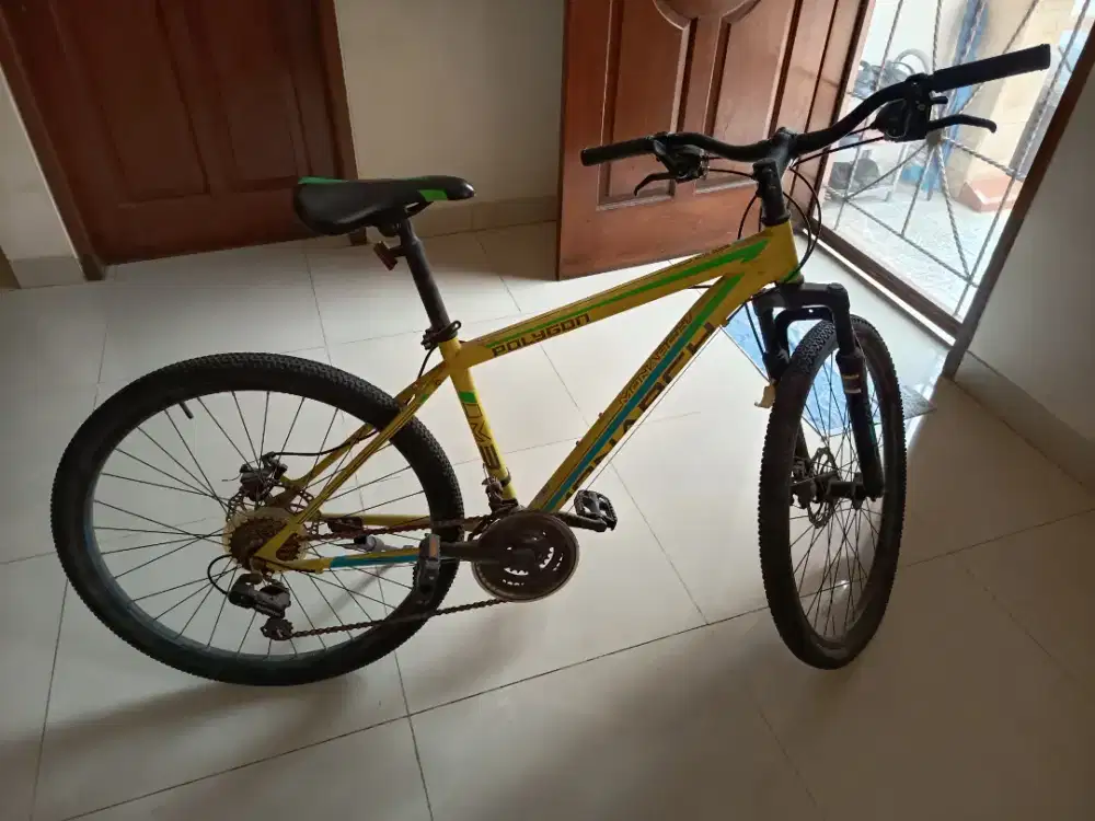 Sepeda Polygon Monarch kuning