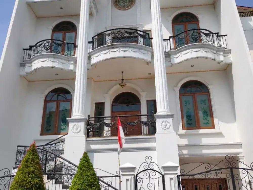 DIJUAL DAN DISEWAKAN RUMAH AMERICAN CLASSIC DALAM CLUSTER GADING MEDITERANIA KELAPA GADING JAKARTA UTARA