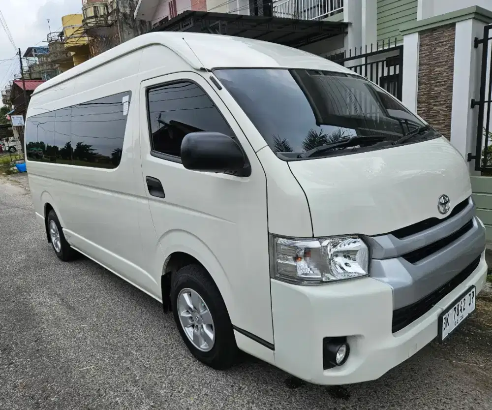 Hiace commuter 2019
