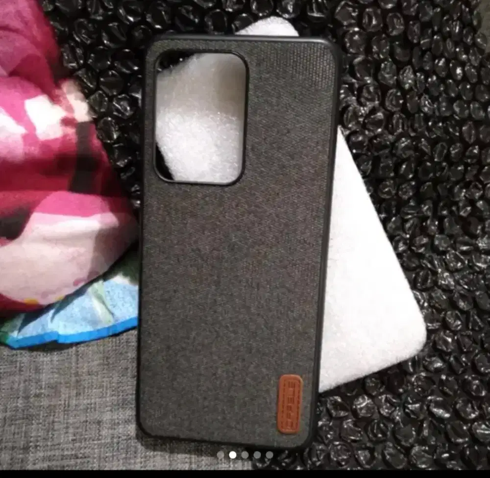 Empat (4) case Samsung S20 plus like new