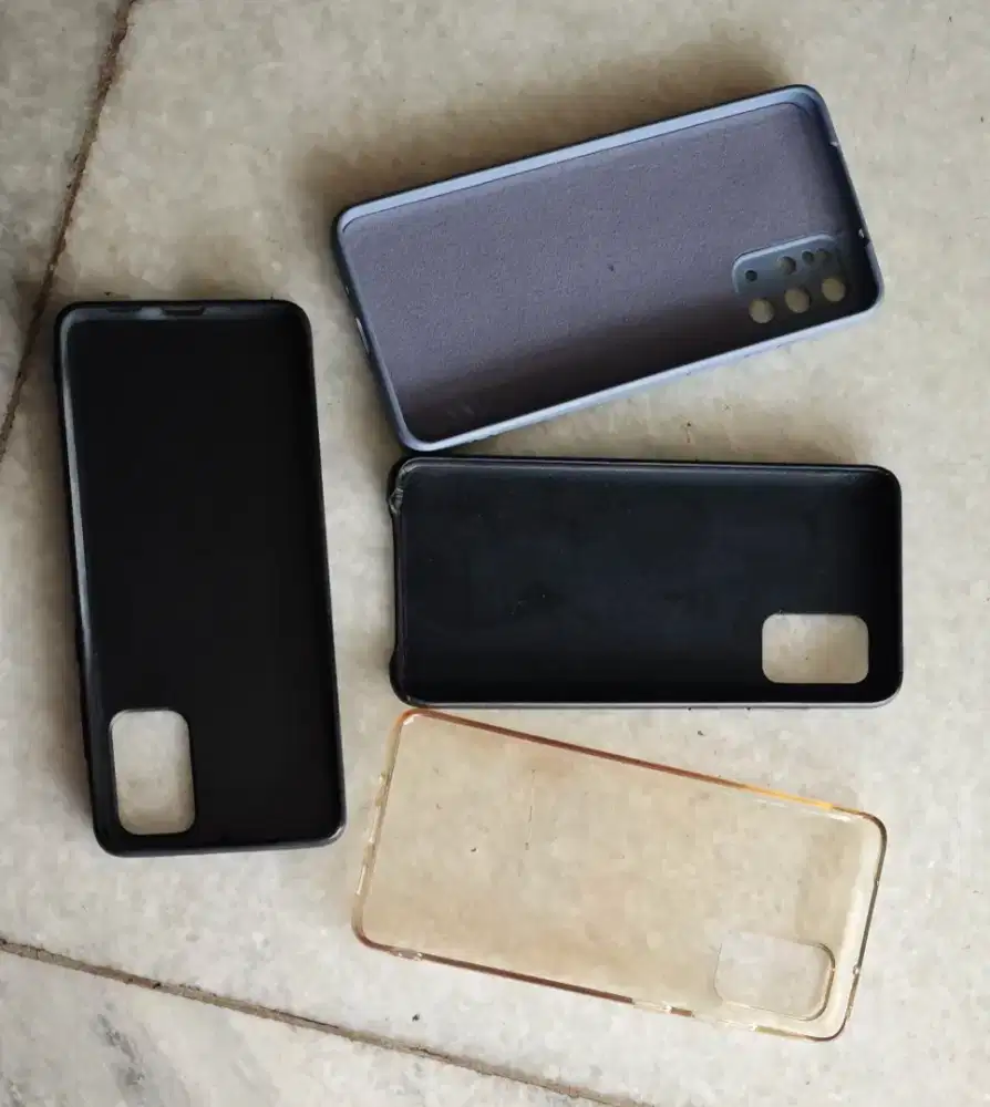 Empat (4) case Samsung S20 plus like new