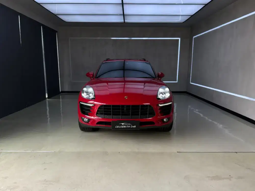 Porsche Macan 2.0L PDK - Red 2017