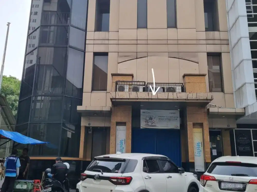Murah !! DISEWAKAN GEDUNG 3 LANTAI SIAP PAKAI LOKASI STRATEGIS PARKIR LUAS COCOK UNTUK KANTOR DLL
