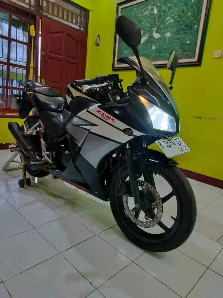 Honda CBR 2015 Gress terawat siap pake BS TT