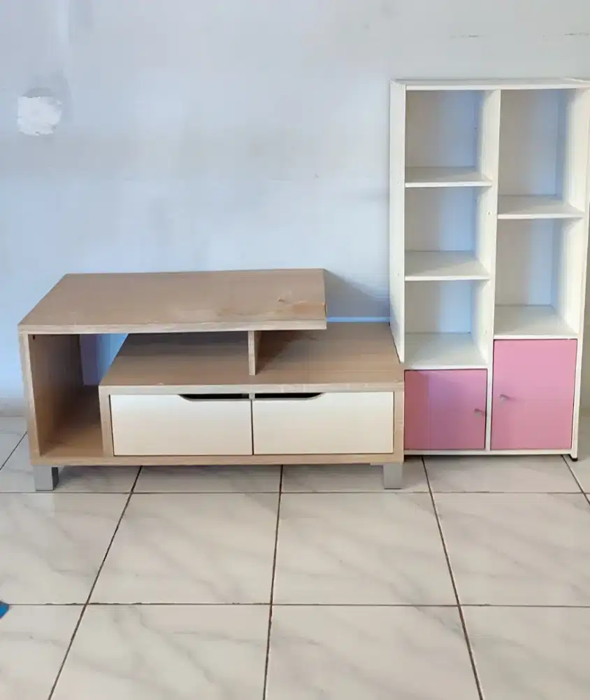 (Bekas Pakai) Dijual Meja TV dan Lemari Buku