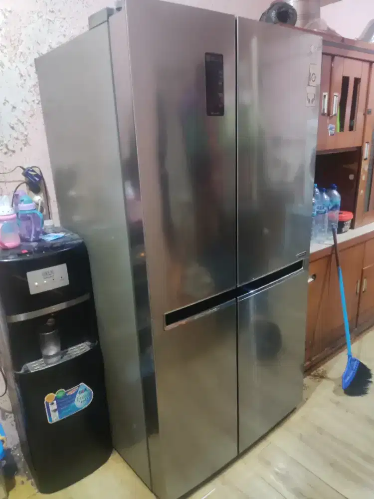 Kulkas LG GC-B247SLUV kulkas Side by Side berkapasitas besar