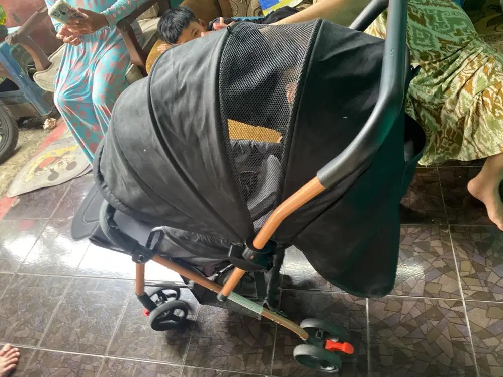 Di jual stoller bekas rasa baru