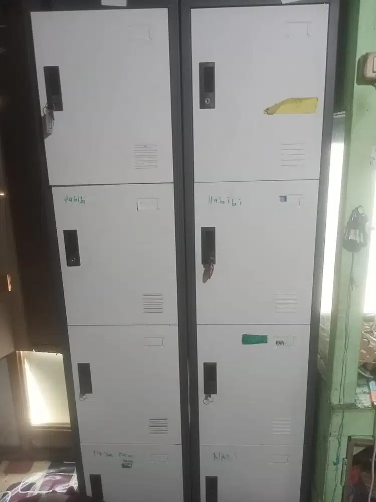 Locker besi merk Activa