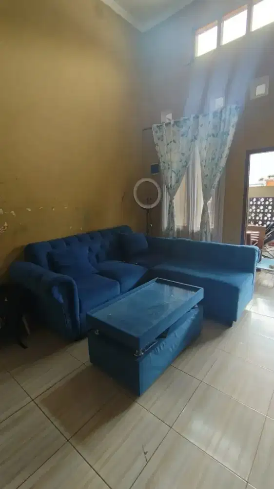 Di jual sofa lengkap dengan meja