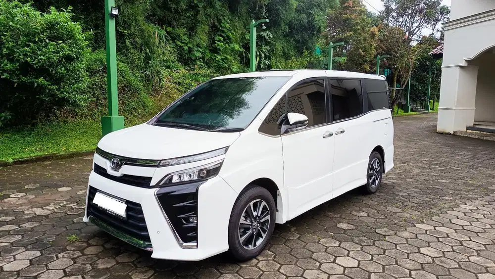 Toyota Voxy 2018 Putih (Kondisi sangat baik, bisa nego tipis)