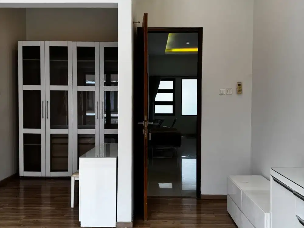 WTS — Rumah Modern Baru Renov dalam Cluster, Sayap Sutami Bandung