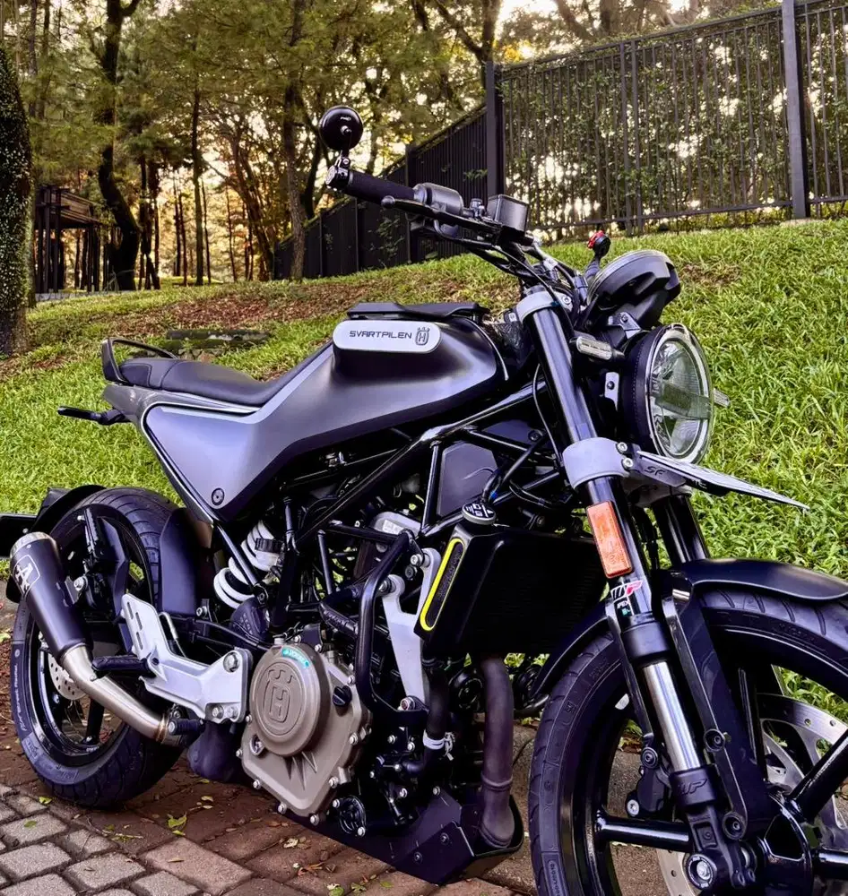 Husqvarna Svartpilen 250 (Like New!)