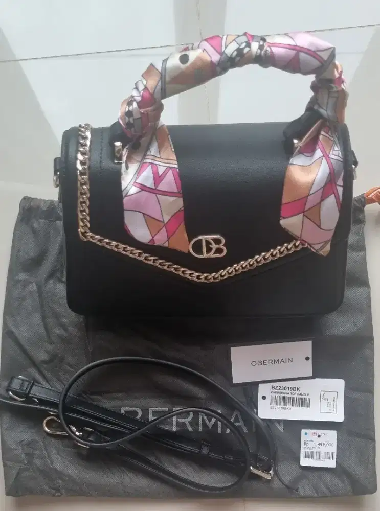 Tas Oberman hitam untuk wanita