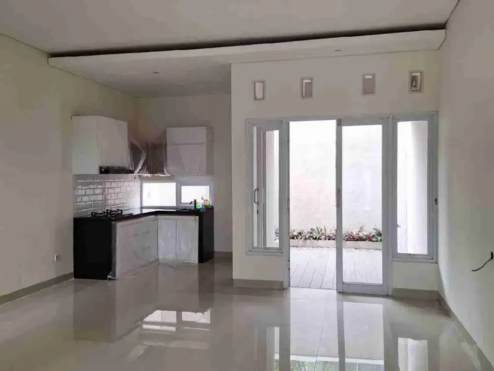 Rumah cantik siap huni di Arcamanik Cisaranteun