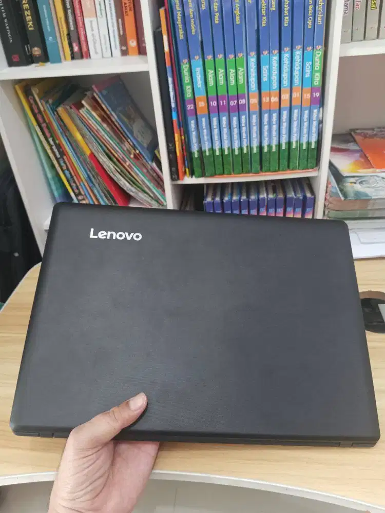 MANA YG CEPAT AJA - LENOVO IDEAPAD 110 AMD A9 RAM 8GB/500GB NORMAL