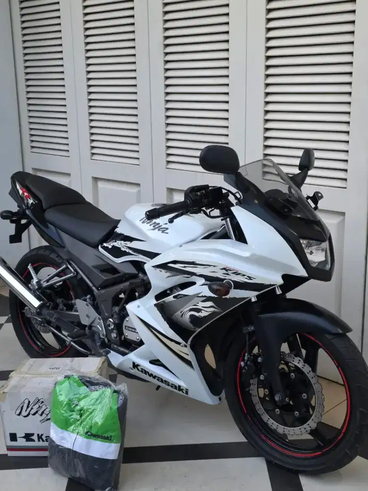 Kawasaki ninja 150 SE 2012 full original gress