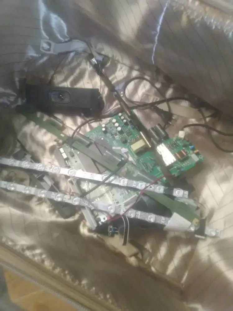 Mesin tv LED 63 inci