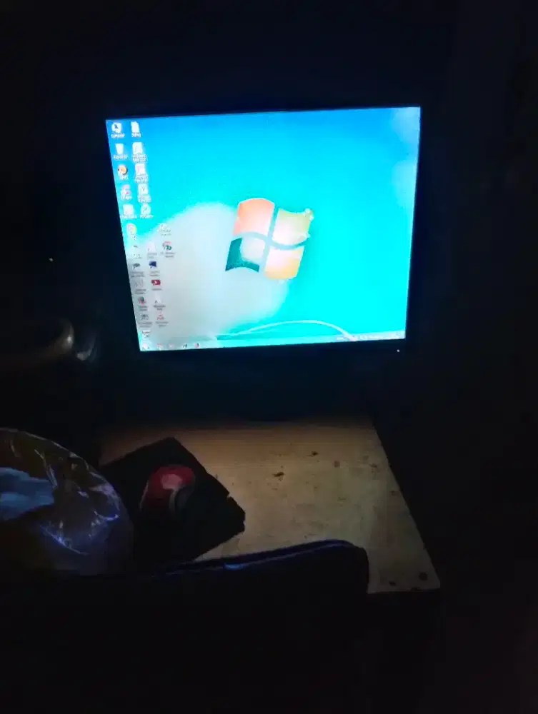 LED Flatron L1753S 15,,