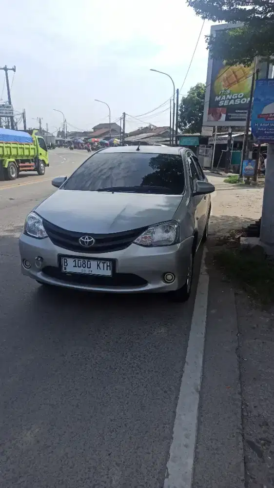 Etios Sedan Silver 2013