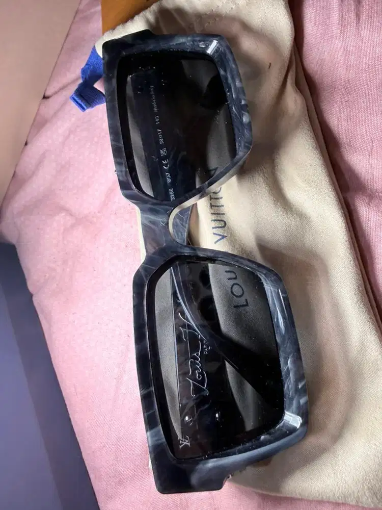 Kacamata LV 1.1 Millionaire X Virgil Abloh. Grey marble