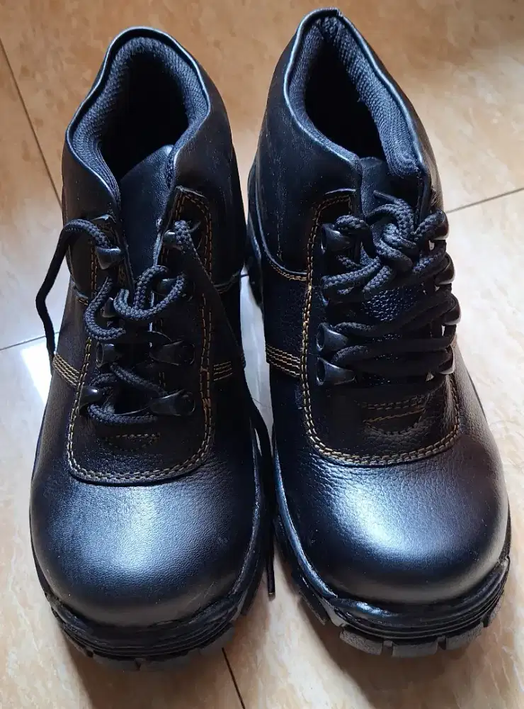 Sepatu Safety Shoes JK Collection.