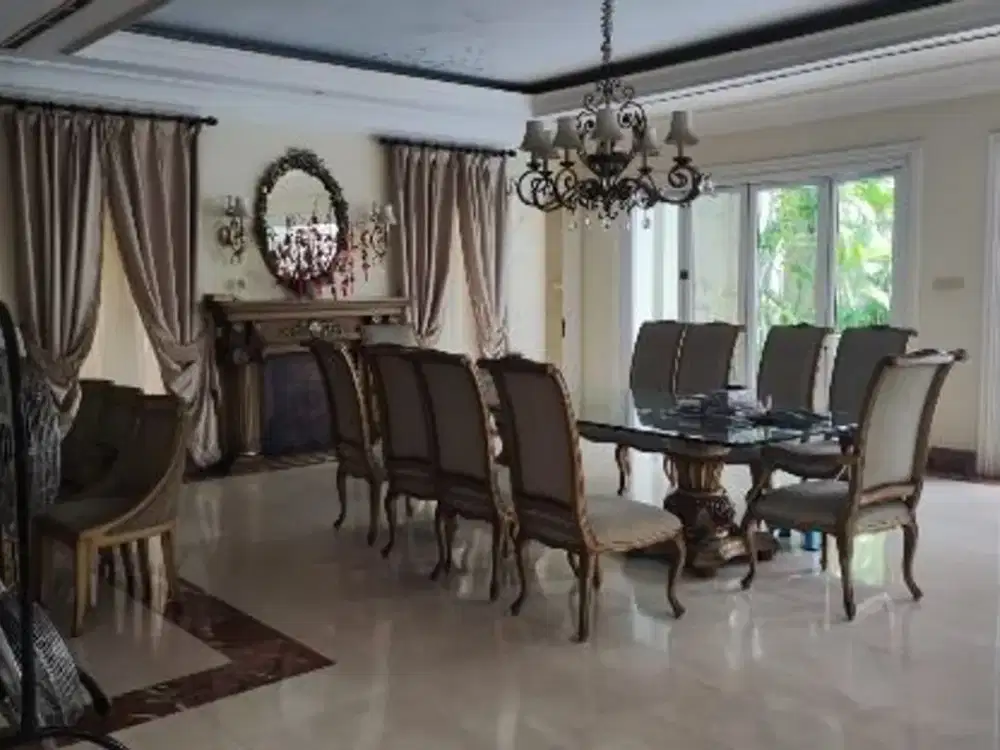 Dijual Rumah Mewah 3 Lantai Kondisi Bagus dan Terawat di PIK 1