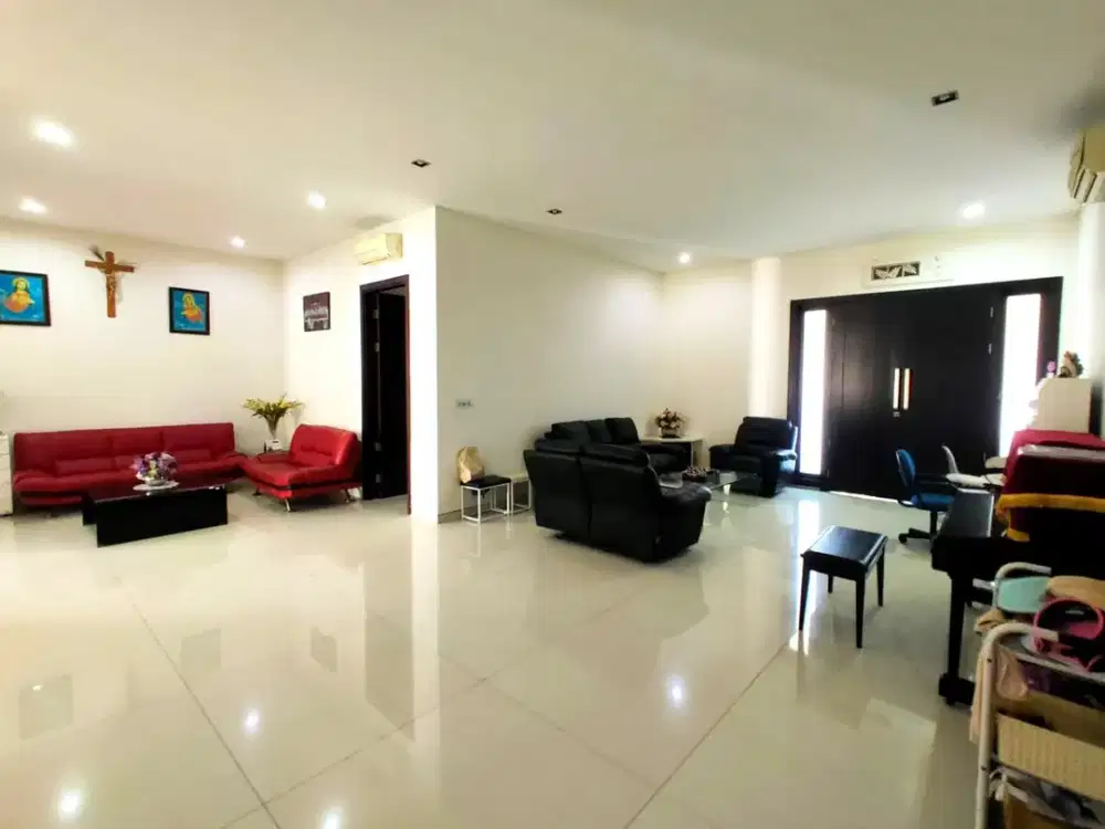 Ivn - Dijual Cepat Rumah Graha Family Surabaya Barat Semi Furnish