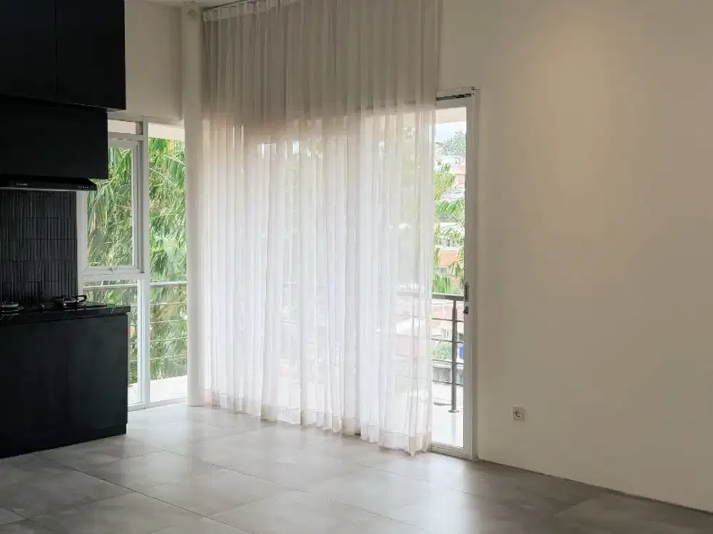 RUMAH DUA LANTAI AWILIGAR