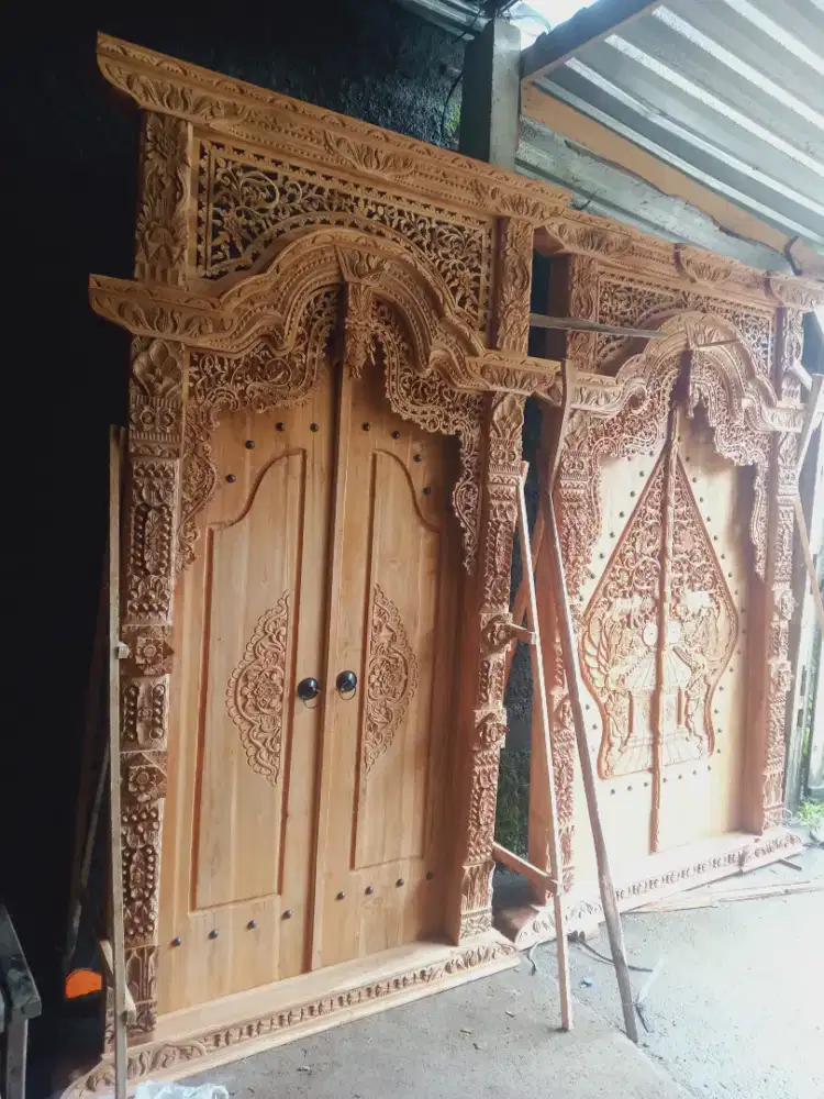 Pintu kusen gapuro Gebyok