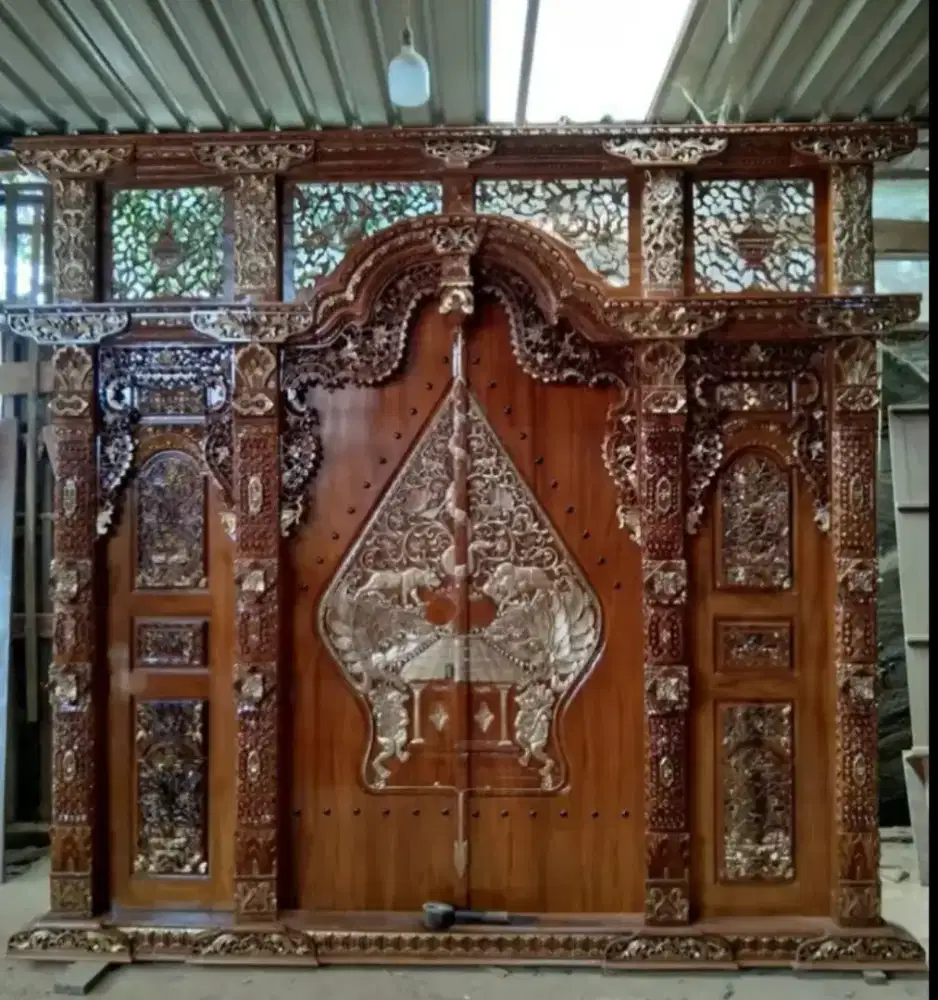 Pintu kusen gebyok