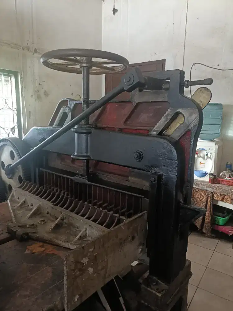 Menjual mesin potong