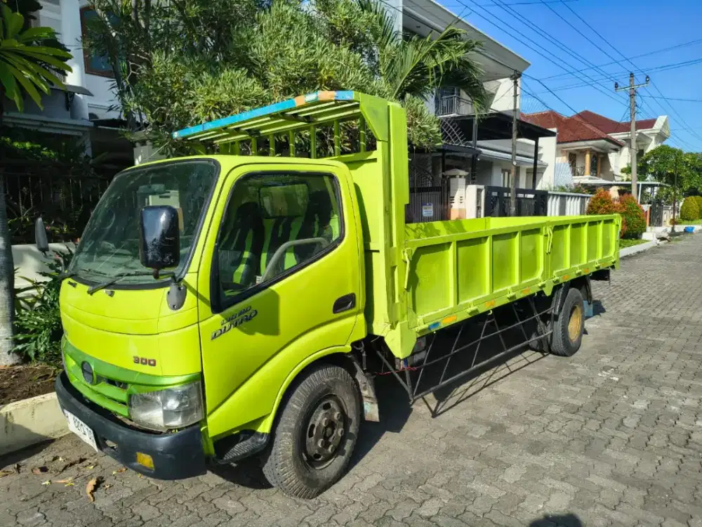 Hino Dutro 130MD Long 2010