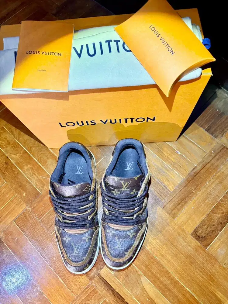 Sepatu LV brown