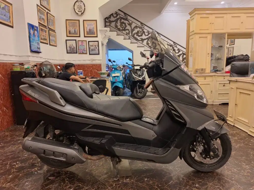 HUB IMA , CASH ONLY BENELLI ZAFFERANO 250 CC 2015 . KM RENDAH