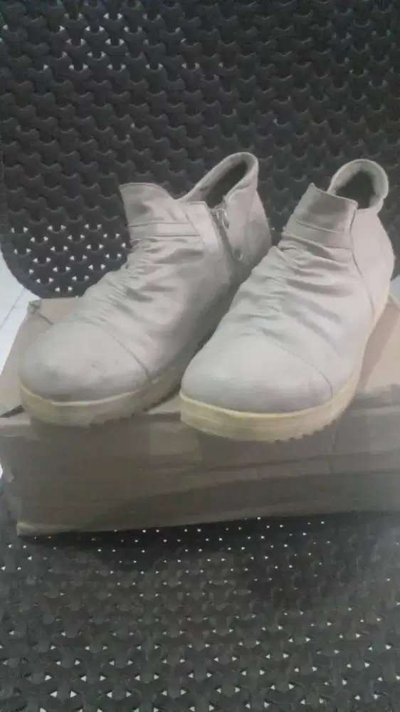 Sepatu semi bot Ok