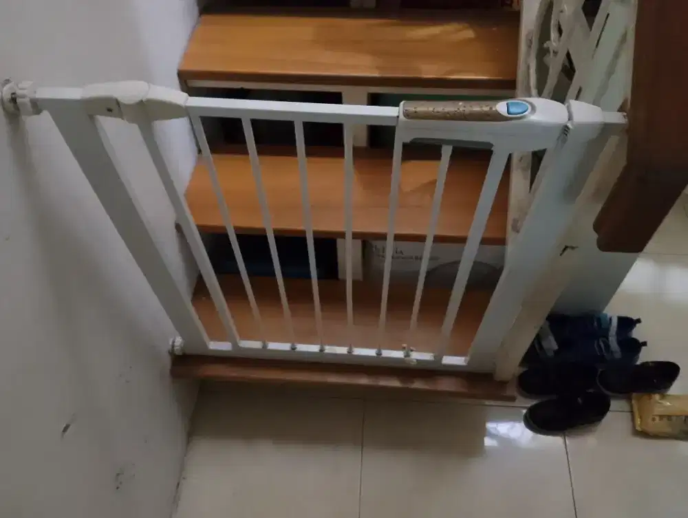 Pagar pengaman Bayi untuk tangga dan ruangan