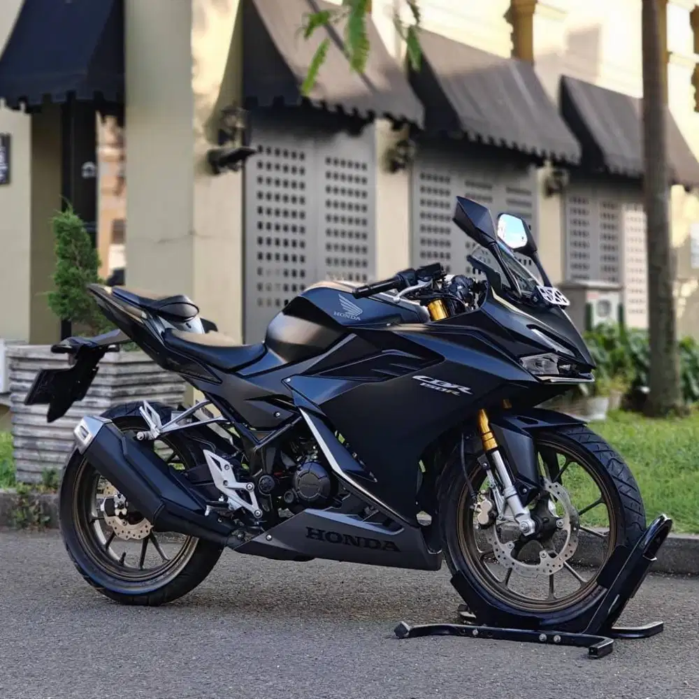 HONDA NEW CBR 150R NON ABS 2023 HITAM SILVER KM 6K PAJAK ON TANPA PR