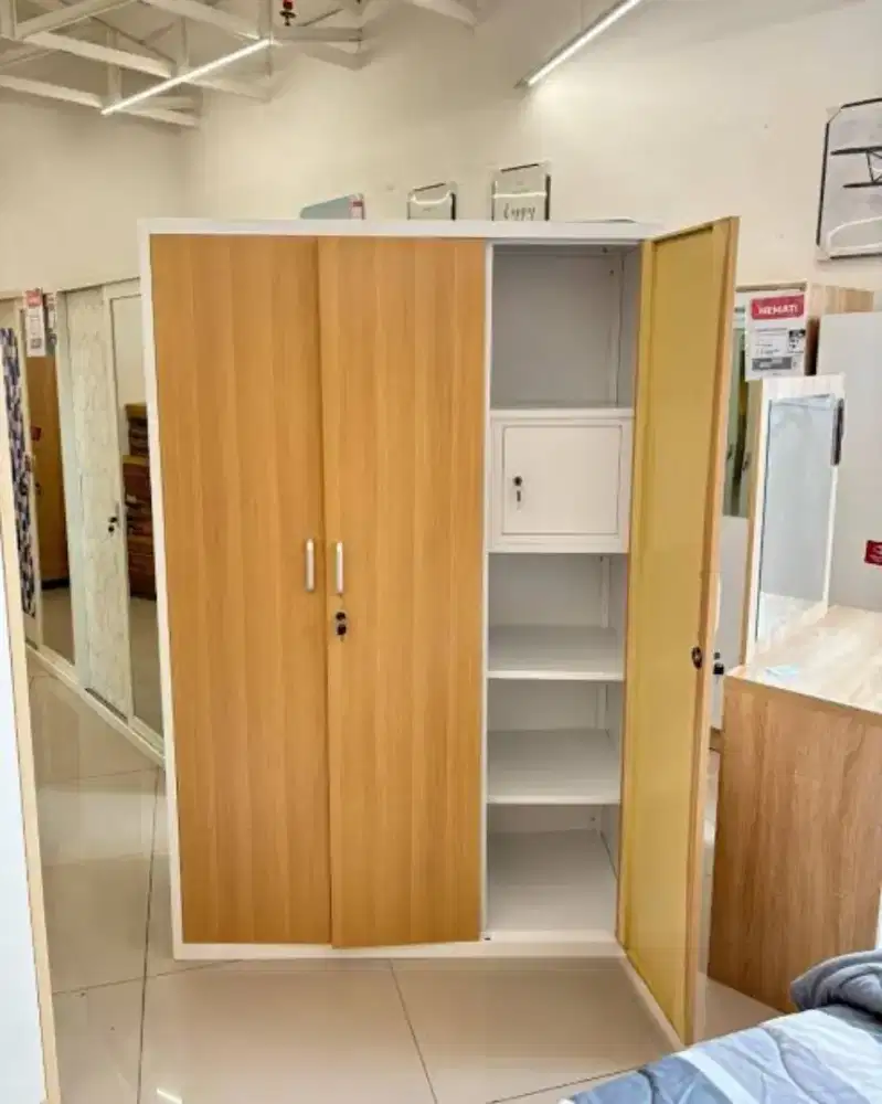Lemari 3 Pintu Selma