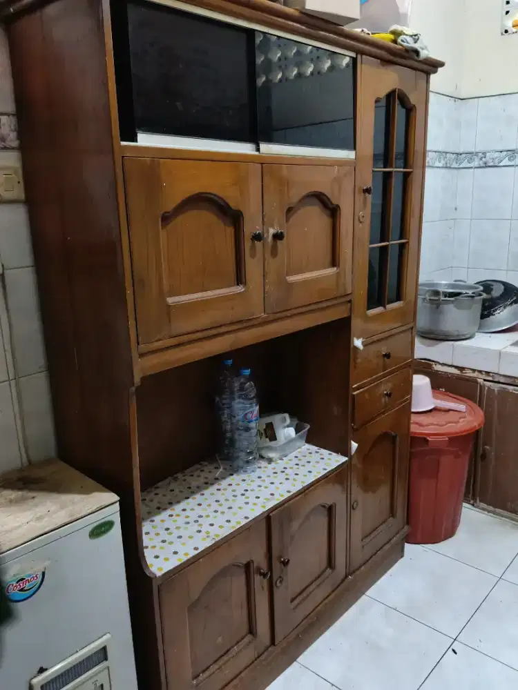 Di jual cepat dan murah lemari makan dari jati asli