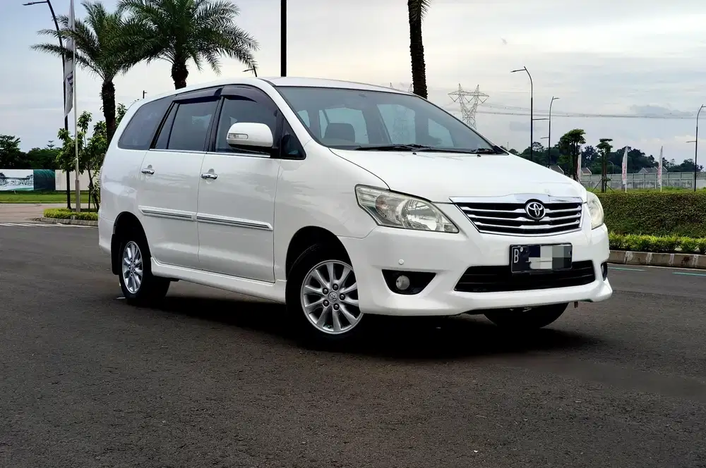 Toyota Kijang Innova V AT bensin 2012