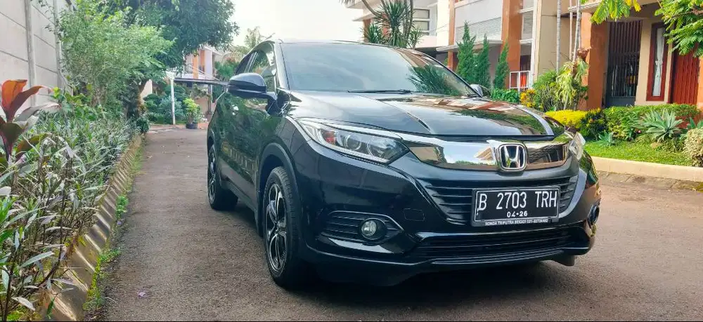HRV 2021 E A/T Hitam