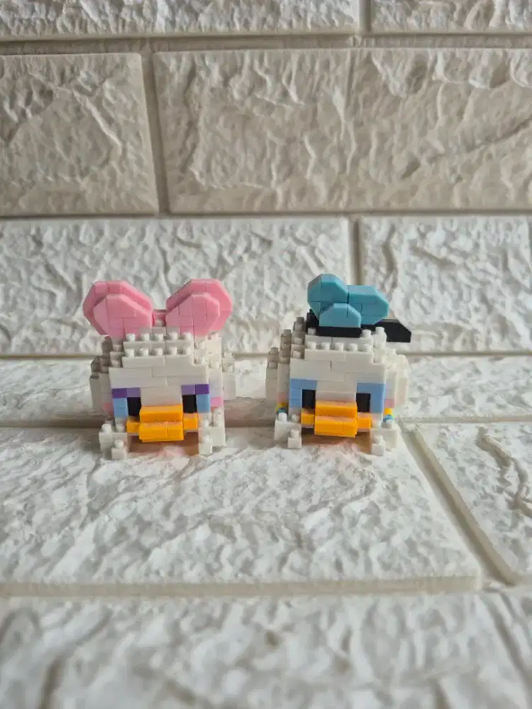 Nano Block Bricks Mini Figure Pajangan Donald Duck Daisy Duck
