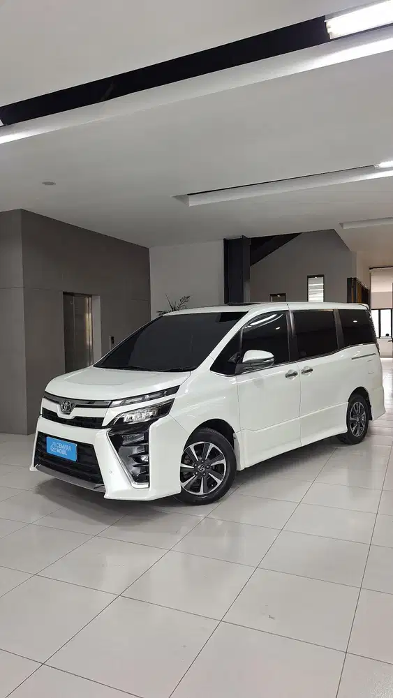 Toyota Voxy 2.0 AT 2017