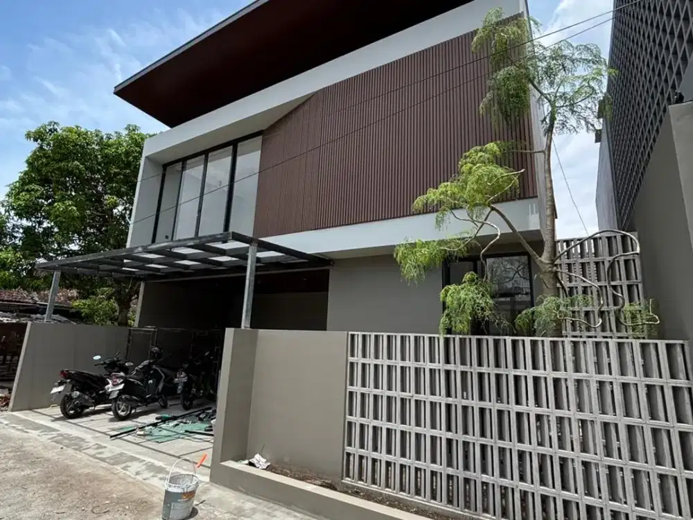 Rumah Konsep Villa Dengan Private Pool dan Full Furnished di sekitar Maguwoharjo